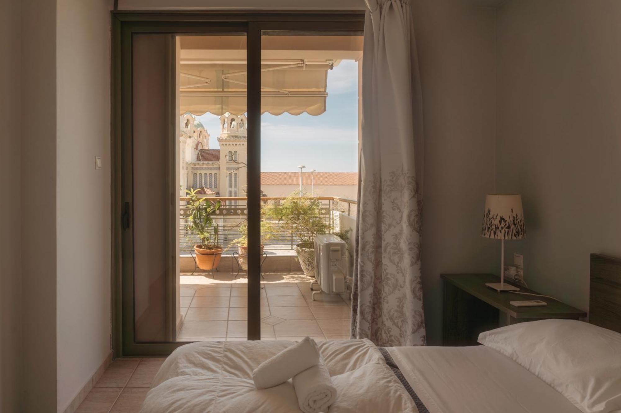 3Bd Apartment In The Center - Self Check In Patras Exterior photo