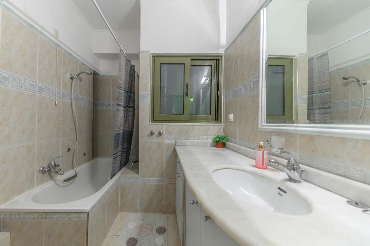 3Bd Apartment In The Center - Self Check In Patras Exterior photo